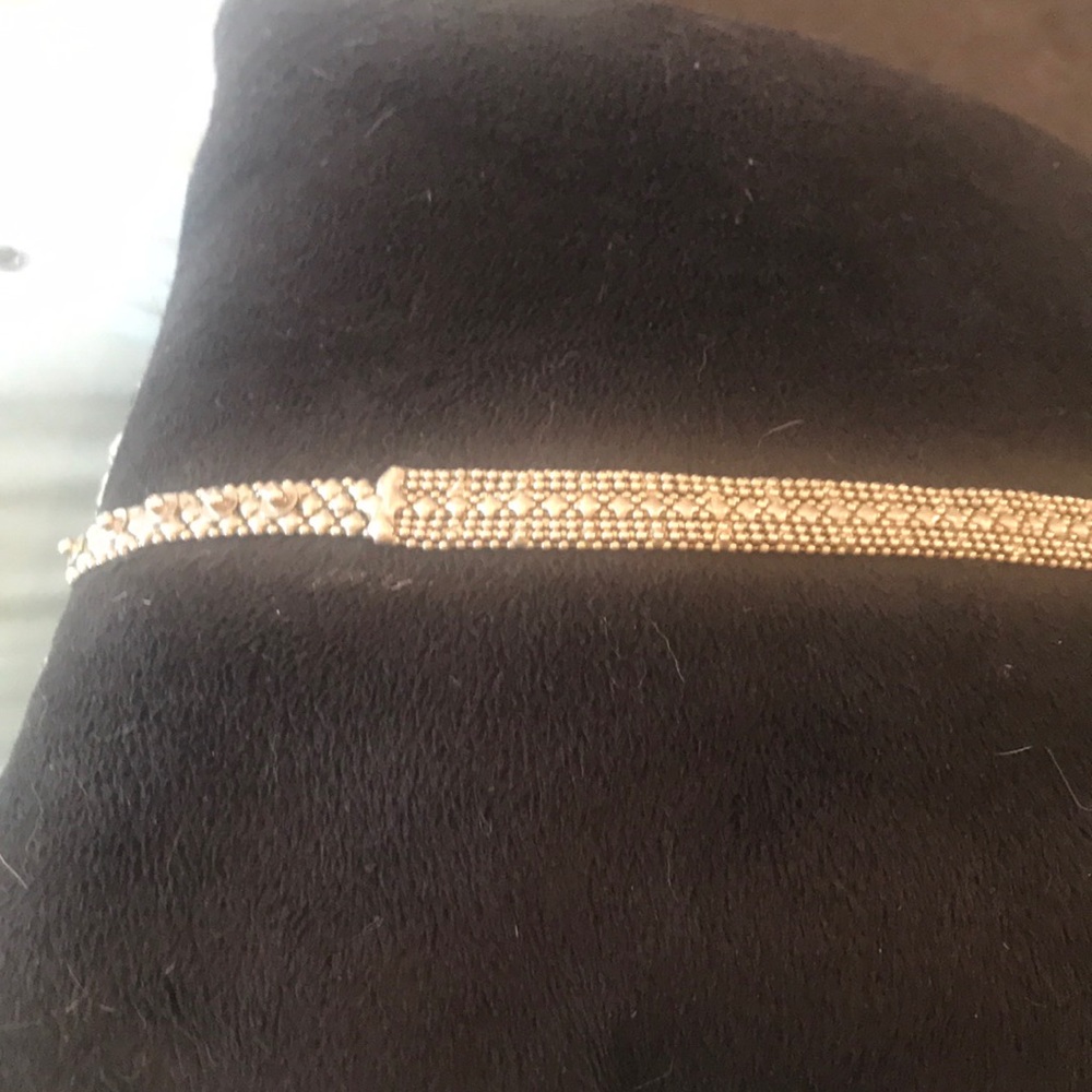 Liquid metal choker by Sergio Guiterrez .